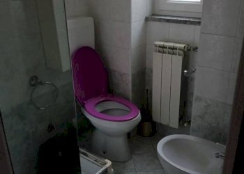 Bagno - Bilocale via Camillo Benso di Cavour, 59, Corsico - foto 6