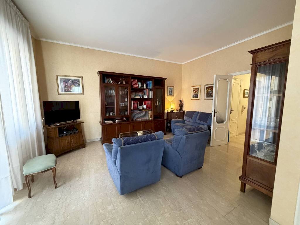 Salone - Appartamento via Cesare Cabella, 26, Genova (zona Castelletto) - foto 1