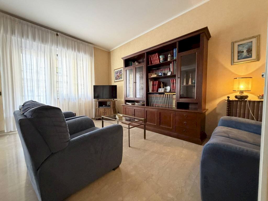 Salone - Appartamento via Cesare Cabella, 26, Genova (zona Castelletto) - foto 2