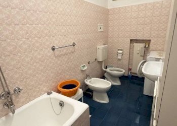 Bagno - Appartamento via Cesare Cabella, 26, Genova (zona Castelletto) - foto 36