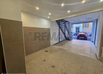 Ricezione / Lobby - Box Via Pietro Toselli
 
27R, Genova - foto 15