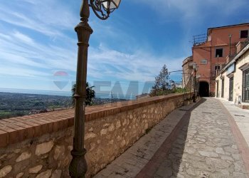 Balcone - Casa semi indipendente VIA DRITTO PORTICO
 
42, Minturno - foto 2