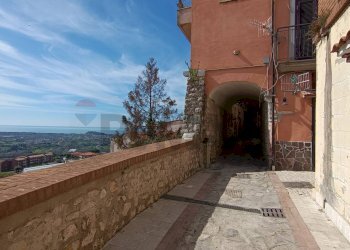 Edificio all\'aperto - Casa semi indipendente VIA DRITTO PORTICO
 
42, Minturno - foto 5