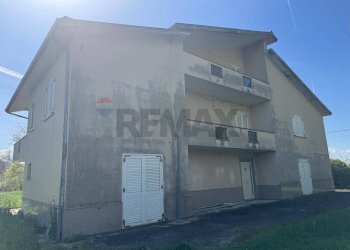 Edificio all\'aperto - Independent house via g.ricci, Cassino - photo 2