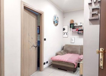 Disimpegno - Three-room apartment largo Luca della Robbia, 44, Torino (neighborhood Pozzo Strada) - photo 2