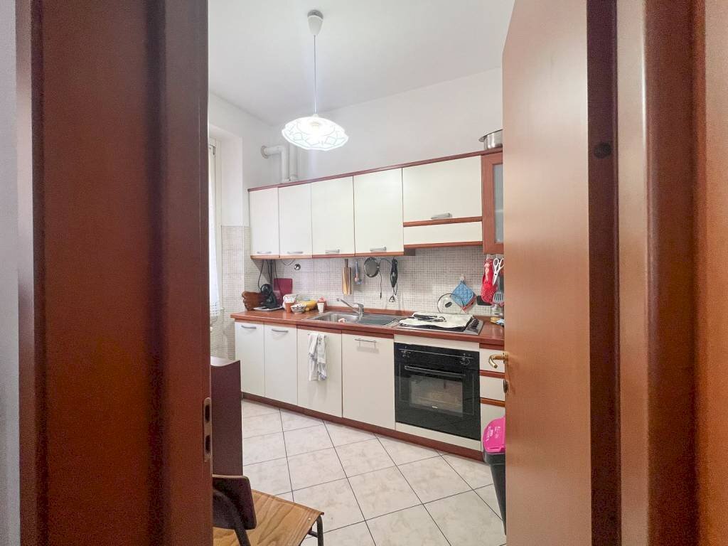 Cucina - Bilocale via Giuseppe Mazzini, 6, Cairate - foto 2