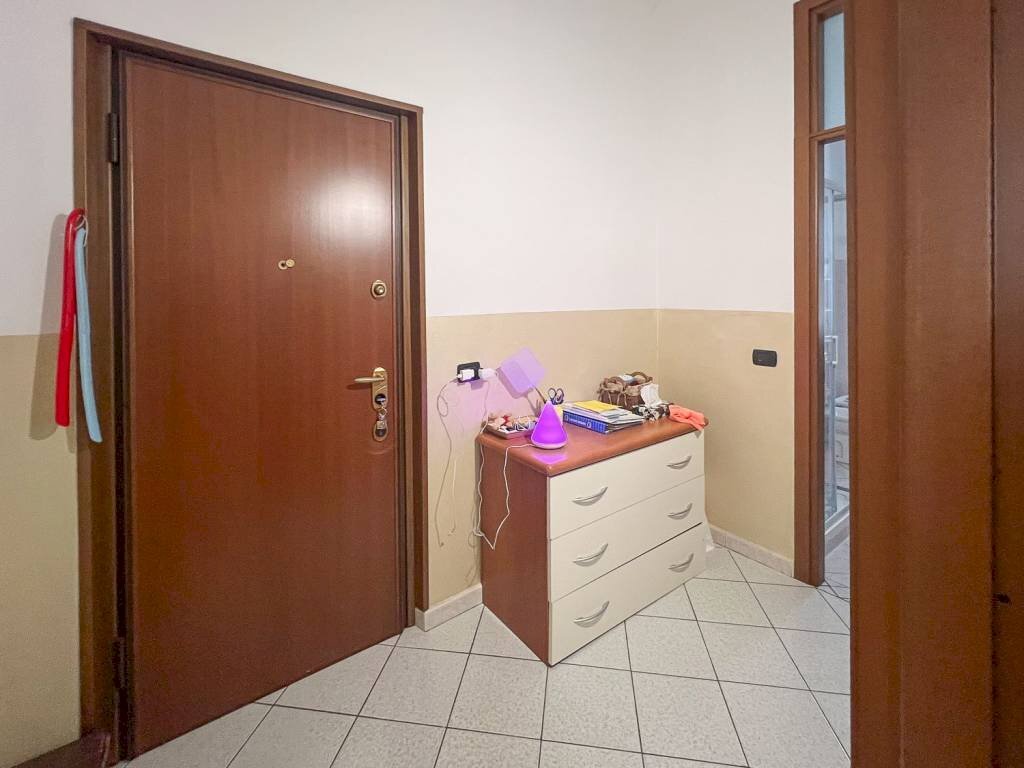 Ingresso - Bilocale via Giuseppe Mazzini, 6, Cairate - foto 3