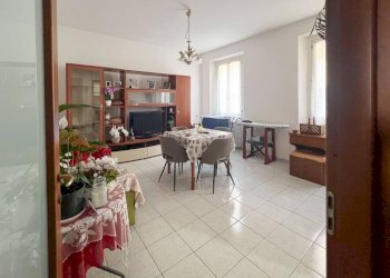 Salone - Bilocale via Giuseppe Mazzini, 6, Cairate - foto 1