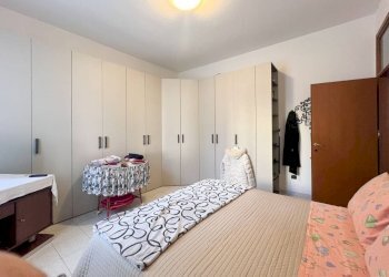 Camera da letto - Bilocale via Giuseppe Mazzini, 6, Cairate - foto 6