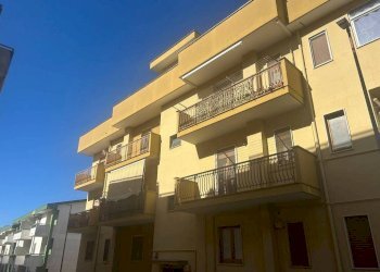 Facciata - Trilocale via Francesco Netti, 1A, Cassano delle Murge - foto 1