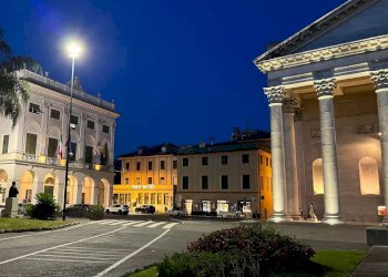 Viste - Appartamento via Federico Delpino, Chiavari - foto 1