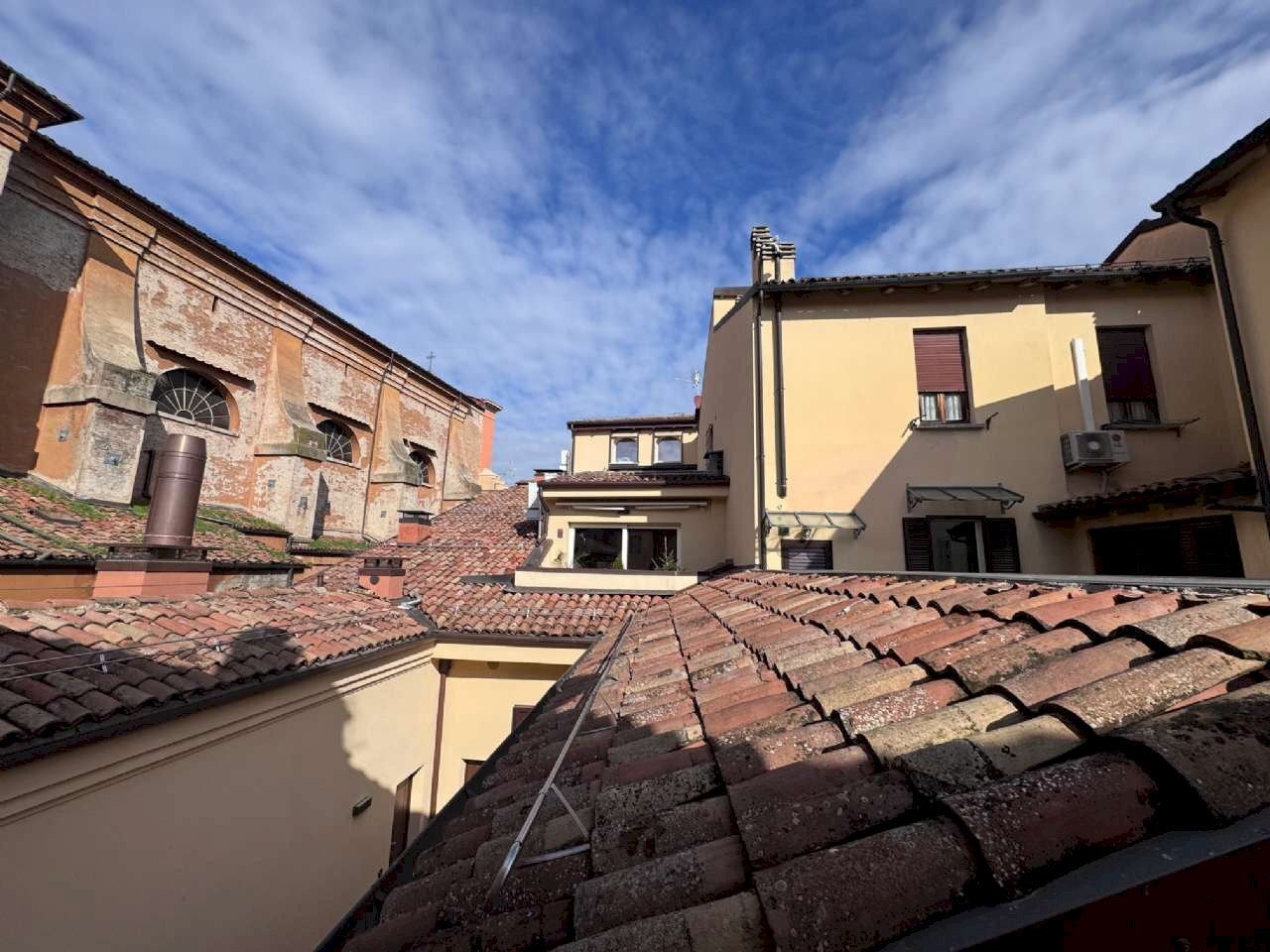 viste - Quadrilocale via De Buttieri, Bologna (zona Centro Storico) - foto 1