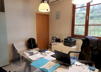 20260205_092327.jpg - Locale Commerciale Piazza della Vittoria, Santa Maria a Monte - foto 1