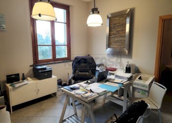 20260205_092318.jpg - Locale Commerciale Piazza della Vittoria, Santa Maria a Monte - foto 3