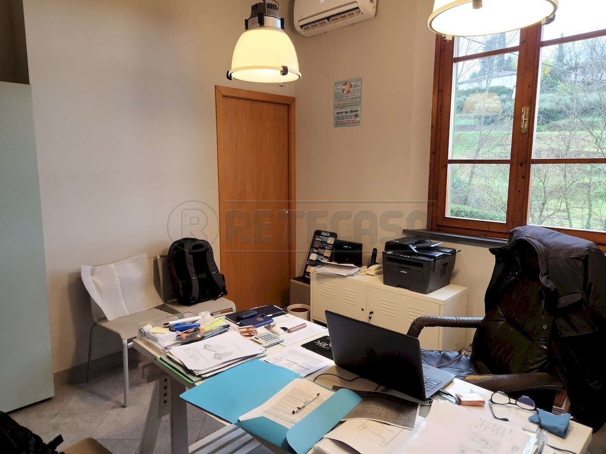 20260205_092327.jpg - Commercial Premises Piazza della Vittoria, Santa Maria a Monte - photo 1