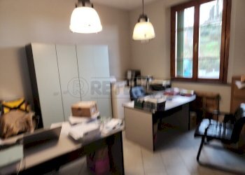 20260205_092243.jpg - Locale Commerciale Piazza della Vittoria, Santa Maria a Monte - foto 4