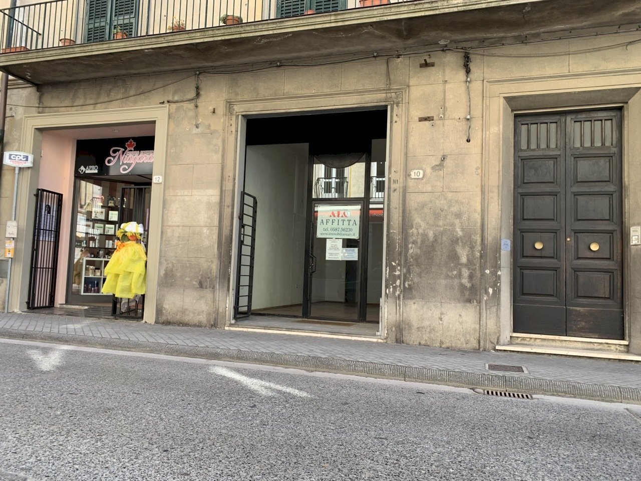 Esterni - Commercial Premises Via I° Maggio, Pontedera - photo 1