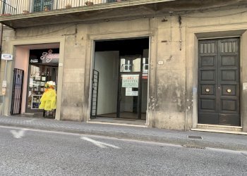 Esterni - Commercial Premises Via I° Maggio, Pontedera - photo 1