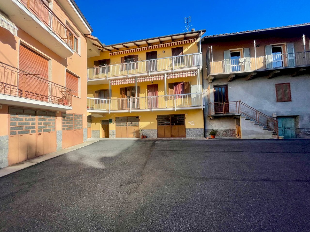 001.jpg - Apartment Via Dante Alighieri 54, Dogliani - photo 2