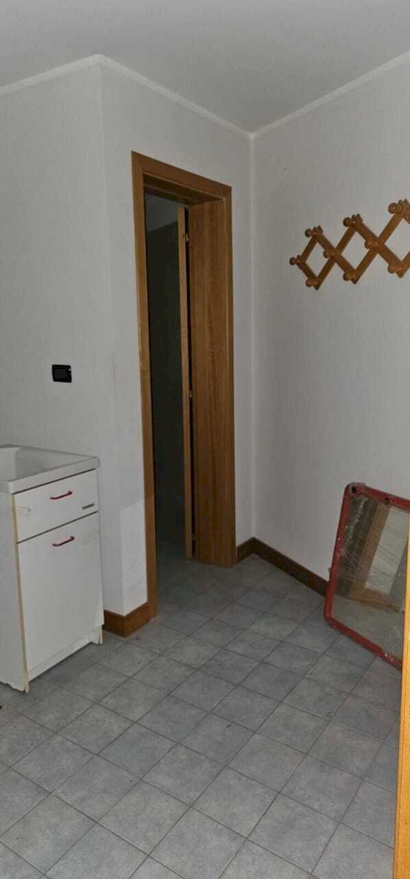 WhatsApp Image 2026-02-06 at 18.48.05 (2).jpeg - Magazzino Via Antonio Gramsci 59, Gravina di Catania - foto 3