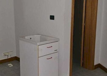 WhatsApp Image 2026-02-06 at 18.48.06 (1).jpeg - Magazzino Via Antonio Gramsci 59, Gravina di Catania - foto 6