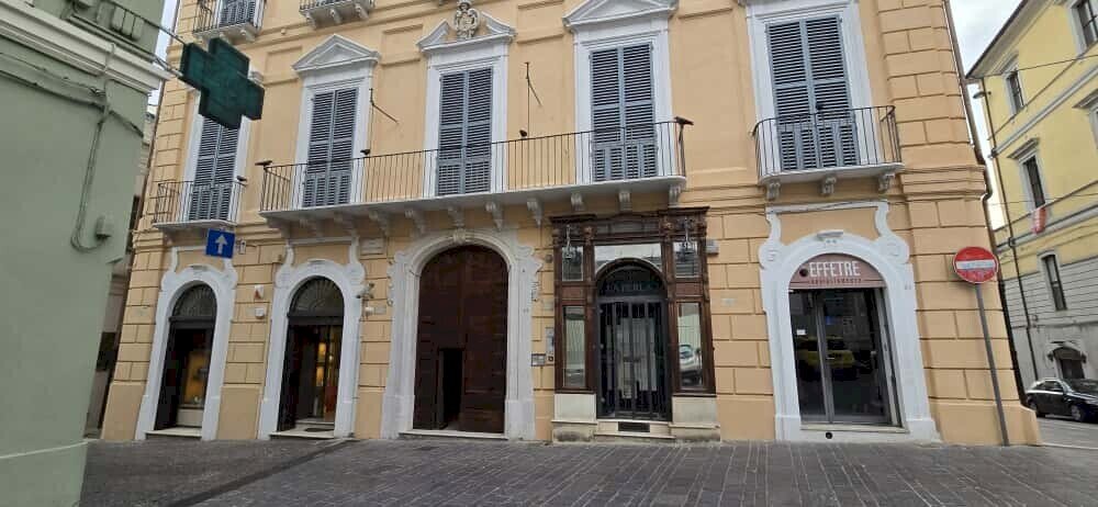 Four-room apartment Piazza Luca da Penne, 1, Penne - photo 1