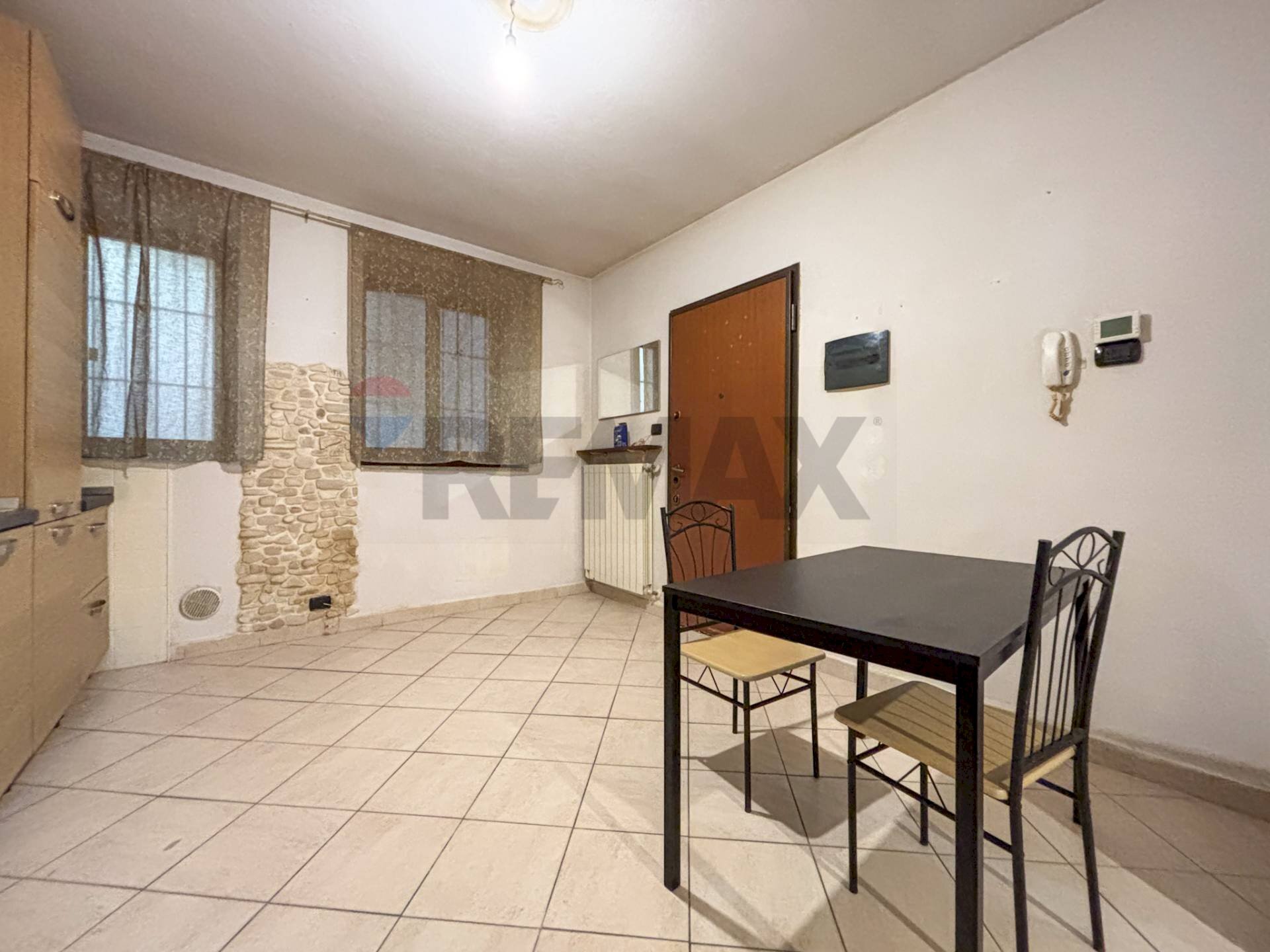 Sala da pranzo - Monolocale Via Marconi
 
14, Besano - foto 2