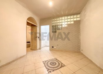 Stanza vuota - Monolocale Via Marconi
 
14, Besano - foto 4