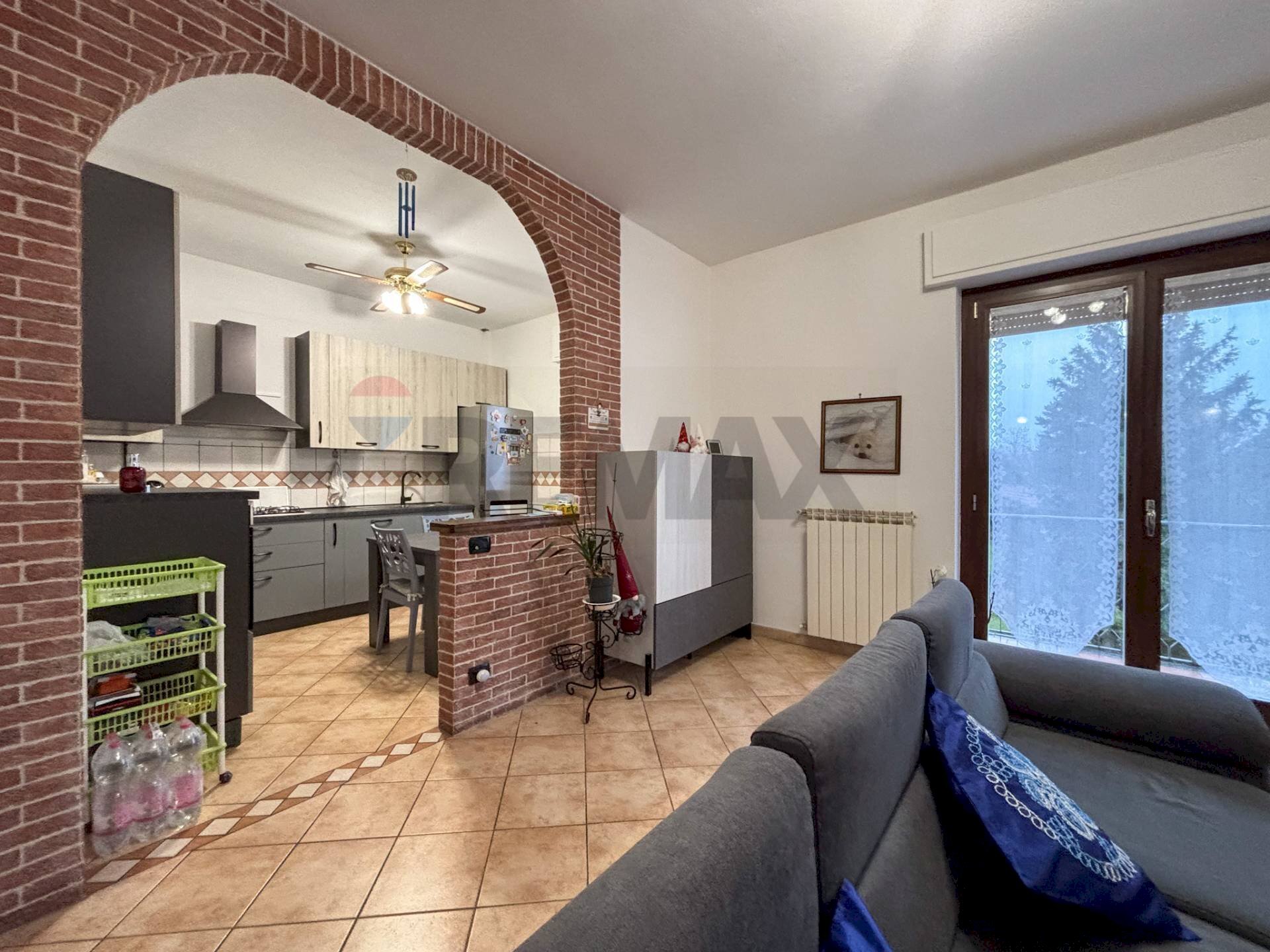 Sala da pranzo - Three-room apartment via Giuseppe Garibaldi
 
3, Saltrio - photo 1