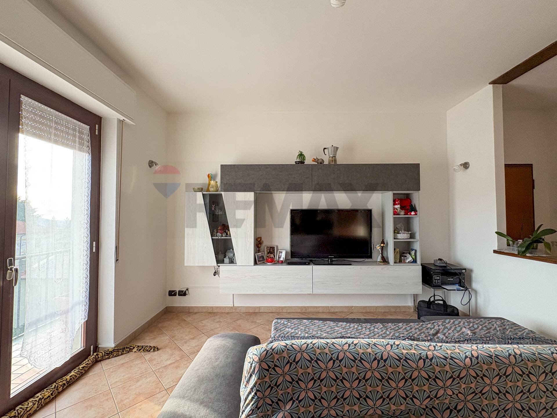 Soggiorno - Three-room apartment via Giuseppe Garibaldi
 
3, Saltrio - photo 3