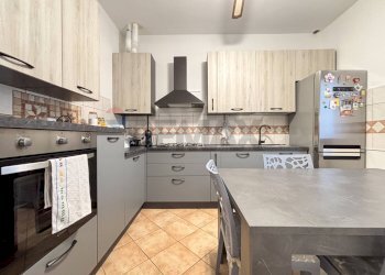 Cucina - Trilocale via Giuseppe Garibaldi
 
3, Saltrio - foto 5