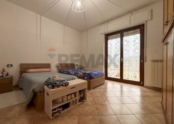 Camera / camera da letto - Trilocale via Giuseppe Garibaldi
 
3, Saltrio - foto 9