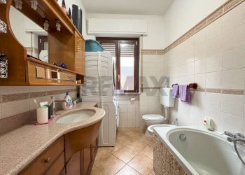 Bagno - Trilocale via Giuseppe Garibaldi
 
3, Saltrio - foto 13