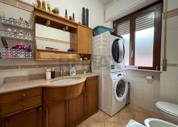 Bagno - Trilocale via Giuseppe Garibaldi
 
3, Saltrio - foto 14