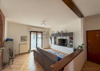 Soggiorno - Trilocale via Giuseppe Garibaldi
 
3, Saltrio - foto 2