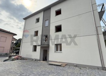 Edificio all\'aperto - Trilocale Via Monfalcone
 
9, Varese - foto 26