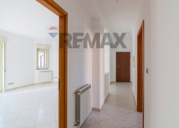 Hall / corridoio - Four-room apartment via matilde serao
 
4, Belpasso - photo 18