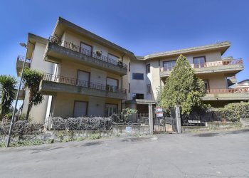 Edificio all\'aperto - Quadrilocale via matilde serao
 
4, Belpasso - foto 2