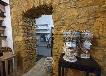 Cantina - Shop via San Bonaventura
 
19-21-23, Caltagirone - photo 5