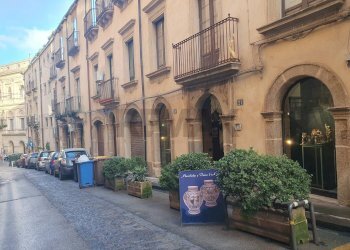 Edificio all\'aperto - Shop via San Bonaventura
 
19-21-23, Caltagirone - photo 8
