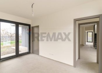 Stanza vuota - Villa Via Luciano Pavarotti
 
10, Viagrande - foto 14