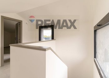 Hall / corridoio - Villa Via Luciano Pavarotti
 
10, Viagrande - photo 48