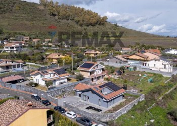 Vista delle montagne - Villa Via Luciano Pavarotti
 
10, Viagrande - photo 64