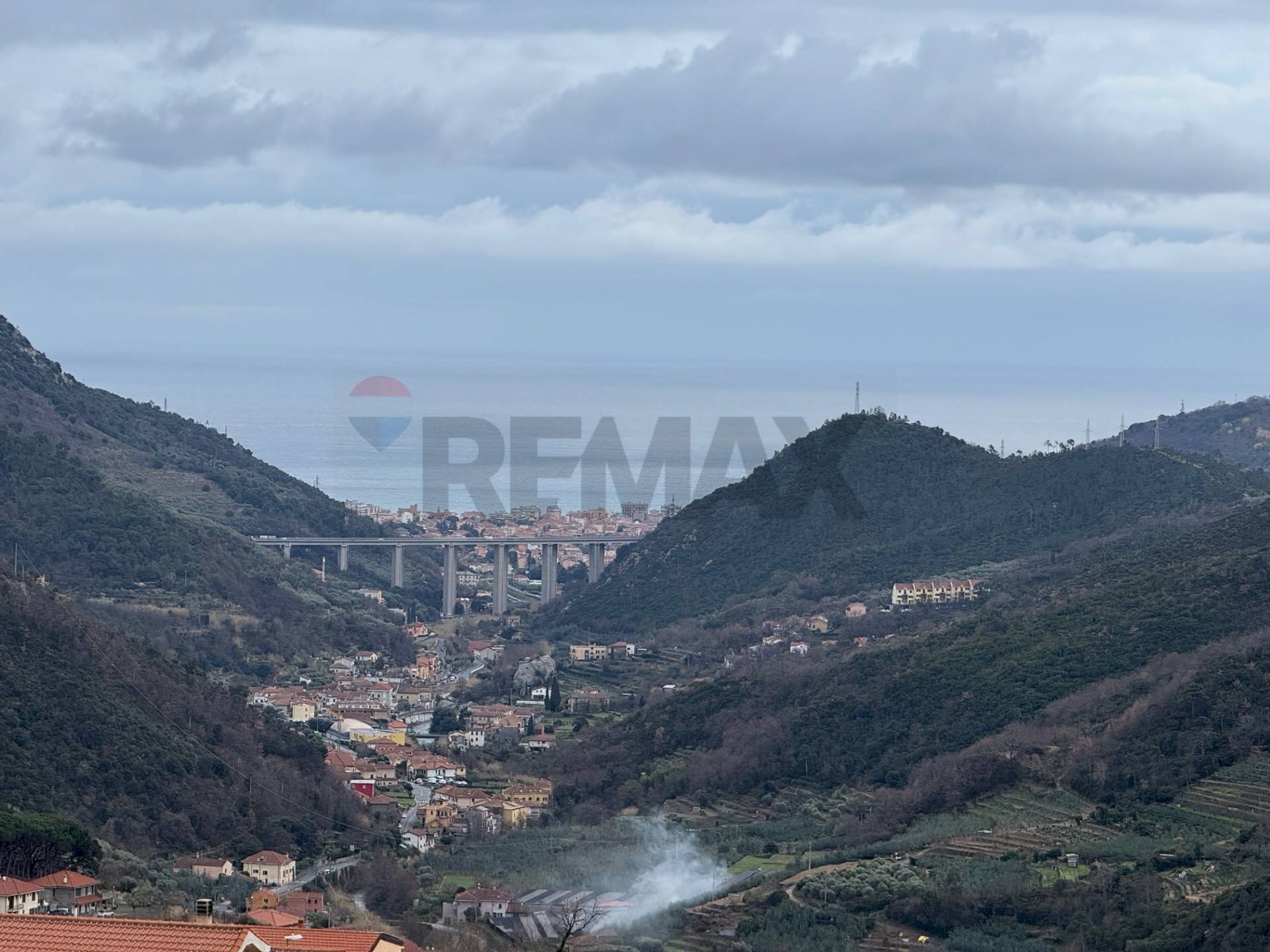 Vista delle montagne - Trilocale Via Barilari
 
7bis, Magliolo - foto 1