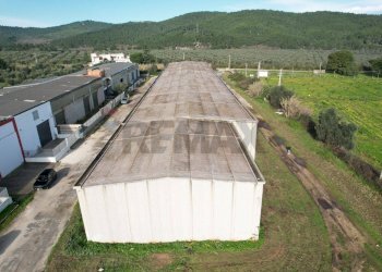 Vista delle montagne - Locale Commerciale Località Mandrione
 
snc, Vieste - foto 7