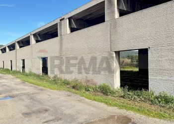 Edificio all\'aperto - Locale Commerciale Località Mandrione
 
snc, Vieste - foto 20