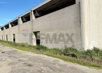 Edificio all\'aperto - Locale Commerciale Località Mandrione
 
snc, Vieste - foto 23