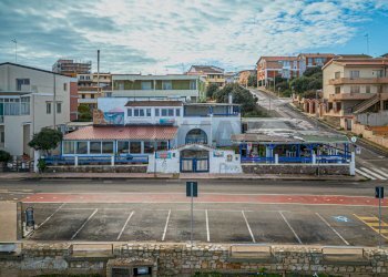 Edificio all\'aperto - Locale Commerciale Via Balai
 
48, Porto Torres - foto 1