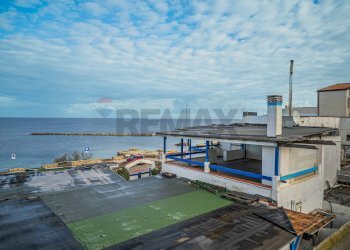 Vista dell\'acqua - Locale Commerciale Via Balai
 
48, Porto Torres - foto 10