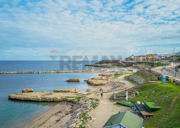 Vista dell\'acqua - Locale Commerciale Via Balai
 
48, Porto Torres - foto 27